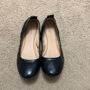 Universal Thread Delaney Black Flats